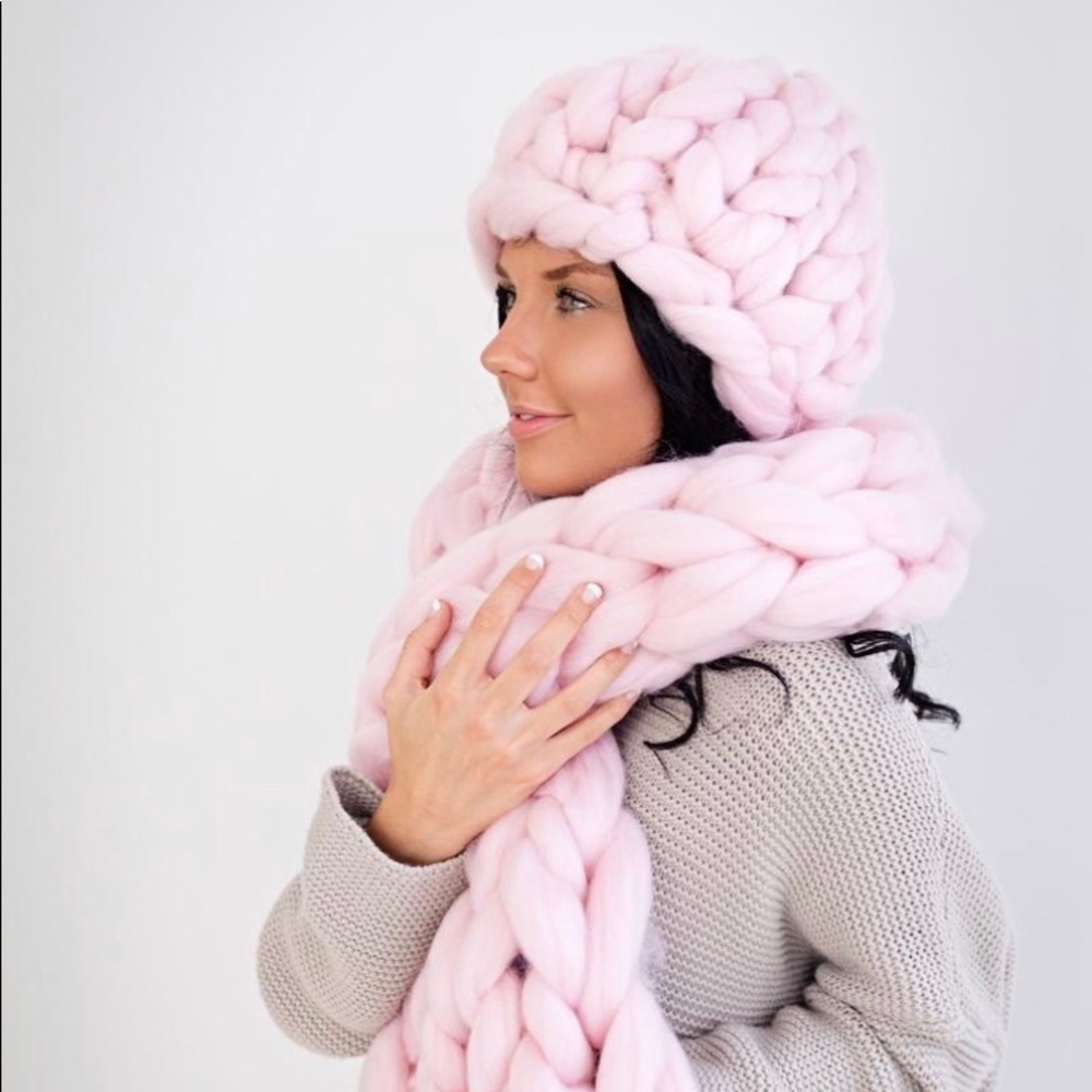 **Beautiful Powder Pink chunky knit beanie hat**